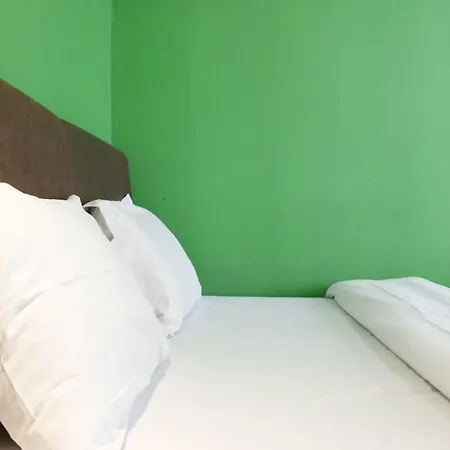 Compact Studio Room The Jarrdin Cihampelas Apartment By Travelio